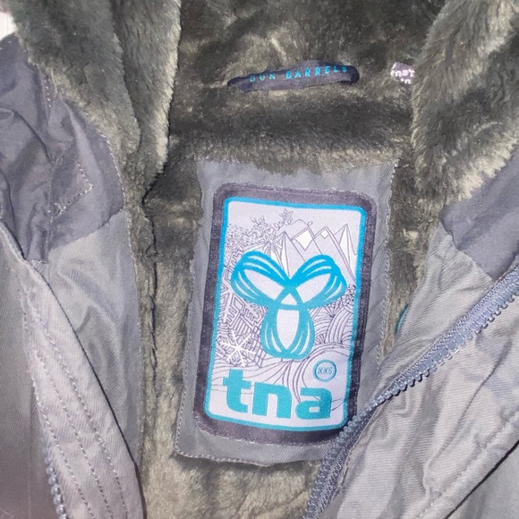 Long grey winter jacket from aritzia - Picture 4 of 9